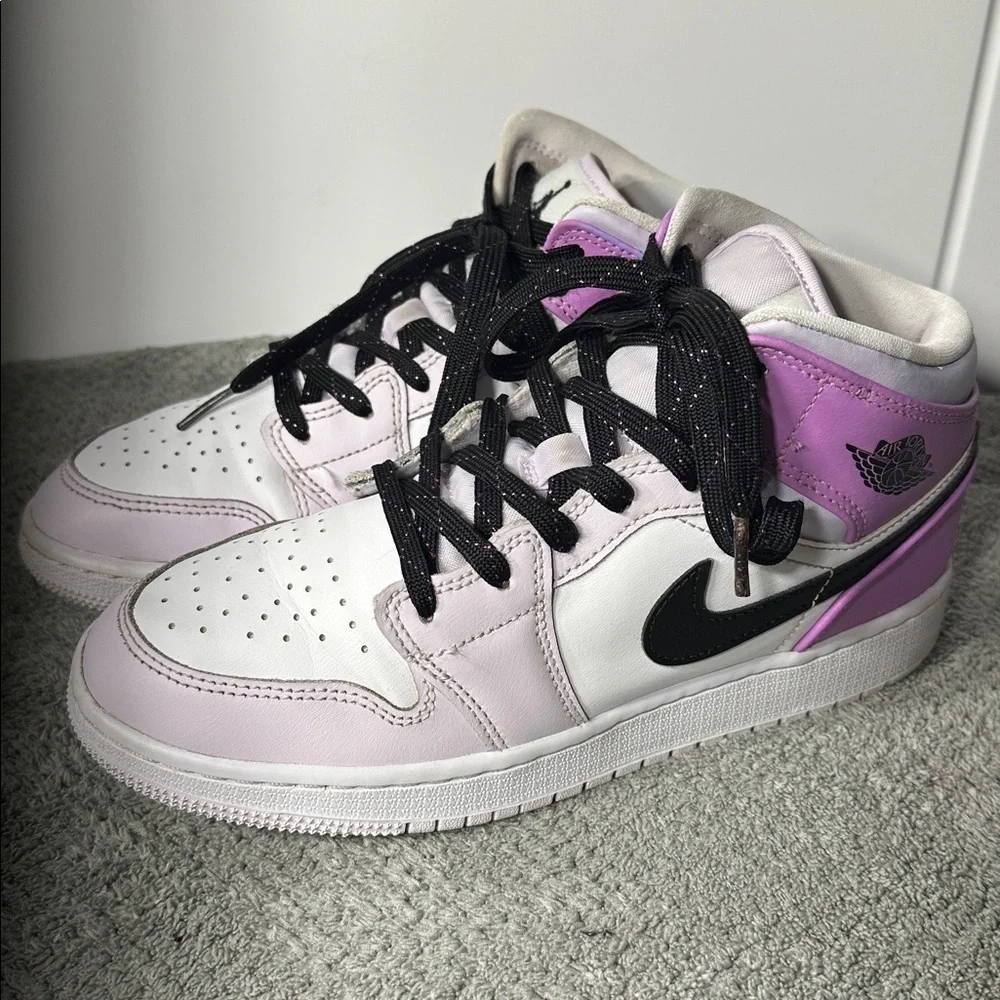 Jordan 1 Mid Barely Grape Ladies Shoes